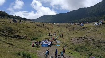 Cuaca Ekstrem, Pendaki di Gunung Gede Pangrango Diimbau Hindari Pendakian Malam