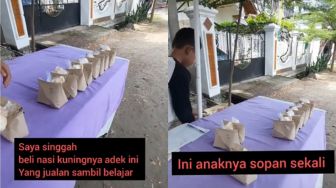 Viral Bocah Belajar Sambil Jualan Nasi Bungkus di Pinggir Jalan, Warganet Salut