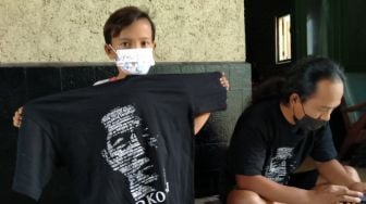 Diejek Tetangga karena Rela Nyebur ke Selokan Demi Kaos Jokowi, Bocah SD: Itu Idola Saya