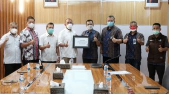 Bedah Rumah, Wujudkan Hunian Sehat bagi IKPLN Daerah Sulselrabar