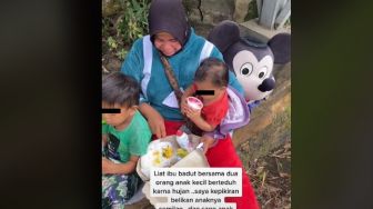 VIRAL Ibu Badut Mickey Mouse Berteduh dari Hujan Kasih Makan Anak, Netizen Berurai Airmata