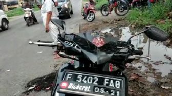 Mengantuk, Pengendara Motor Tewas Setelah Menabrak Truk Tronton