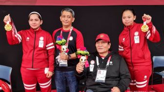 Luar Biasa! Ratri/Khalimatus Sumbang Medali Emas Pertama di Paralimpiade Tokyo 2020