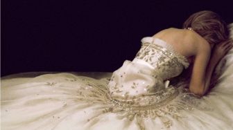 Fakta-Fakta Gaun Kristen Stewart di Film Biopik Putri Diana, Dibuat dalam 1000 Jam