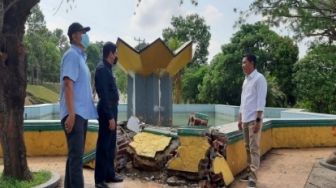 Ditabrak Mobil, Kolam di Bundaran Perkantoran Pemkab Kuansing Rusak