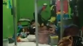 Kejam! Ustadz di Demak Hajar Santrinya Saat Tidur, Videonya Viral di Media Sosial