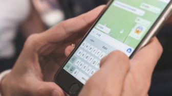 WhatsApp iOS Batasi Fitur Pesan Diteruskan, Hanya Bisa Dikirim Sekali ke Grup
