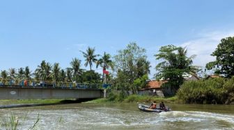 Kronologi Pemancing Tenggelam di Kali Ciherang Bekasi, Lompat dari Jembatan Cari Joran