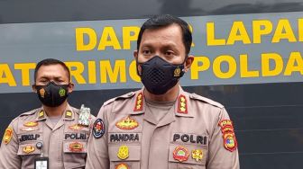 Viral Foto Polisi Pegang Poster Bebaskan Ulama saat Kunker Jokowi, Ini Kata Polda Lampung