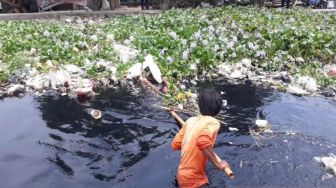 Pabrik Pembuang Limbah Hitam ke Kali Cilemahabang Bekasi Akan Kena UU Lingkungan Hidup