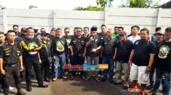 Ancam Hancurkan Benteng, Ormas Gibas dan Jawara Geruduk SDN Tugu 2 Tasikmalaya