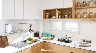 Praktis dan Hemat Tempat, Intip 5 Ide Penggunaan Rak Dinding di Dapur