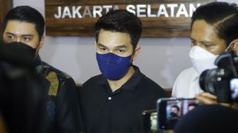 Ngamuk Dikatai Selingkuh, Jonathan Frizzy Siap Lapor Polisi