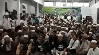 Deklarasi FPI Jawa Barat Langgar Aturan, Ratusan Masa Berkerumun dan Tak Pakai Masker