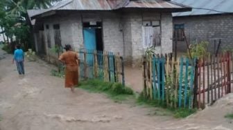 Banjir Terjang Pemukiman Warga Cendana Putih, Jembatan Darurat Hanyut