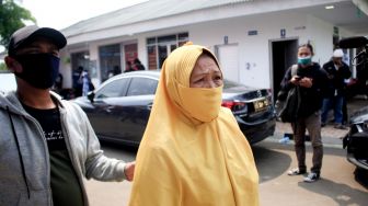 Keluarga korban tewas dalam peristiwa kebakaran di Lembaga Pemasyarakatan (Lapas) Kelas I Tangerang mulai mendatangi crisis center, Banten, Rabu (8/9). [Suara.com/ Hilal Rauda Fiqry]