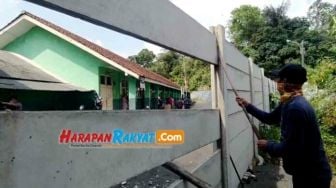 Sempat Digeruduk Ormas Gibas, Benteng Penghalang Sekolah Akhirnya Dihancurkan