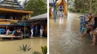 Viral Hajatan Tetap Digelar saat Banjir, Aksi Emak-Emak Angkat Rok Bikin Salfok