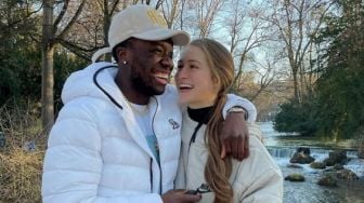 Bisa Ditiru, Begini Cara Alphonso Davies Menyatakan Cinta ke Jordyn Huitema