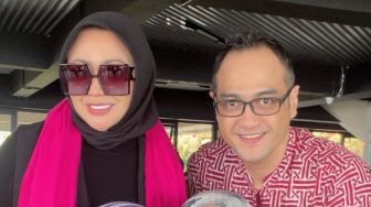 Elma Theana Jawab Kabar Hubungan Spesial dengan Ferry Irawan