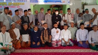 Hadir di Palembang, Habib Ahmad Alhabsyi Kumpulkan Donasi 300 Alquran