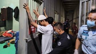 Cari Narkoba, Petugas Kaget Malah Temukan Ini di Kamar Bang Napi
