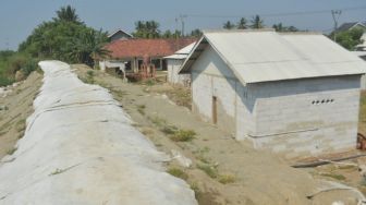 CATAT Pemkab Bekasi Perbaiki Tanggul Kampung Babakan Banten Mulai November 2021