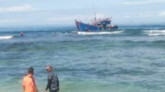 Kapal Tangkap Ikan Kandas di Pulau Gosong, Begini Kronologinya