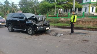 Mobilnya Ringsek Tabrak Truk Batu Bara, Ini Kondisi Bupati Merangin