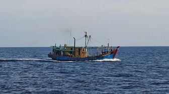 Detik-detik KKP Tangkap Kapal Pencuri Ikan Berbendera Malaysia di Selat Malaka