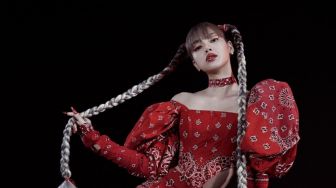 Intip Manisnya Dukungan Member BLACKPINK untuk Debut Solo Lisa