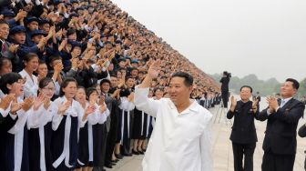 Konser di Korea Utara Penuh Propaganda Anti-AS, Sebut Kim Jong Un Sumber Kebahagiaan