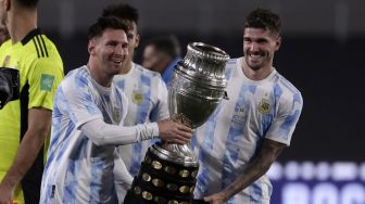 Lionel Messi Berlinang Air Mata saat Rayakan Juara Copa America yang Tertunda