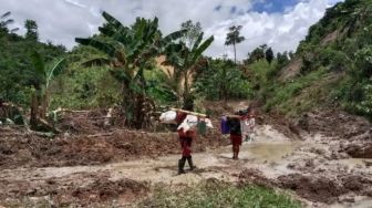 Warga Desa Pangadaran Mamasa Terisolir, Jalan Menuju Desa Tertutup Longsor