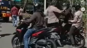 Video Detik-detik Polisi Pukul Pemotor di Ponorogo Viral, Warganet Geram