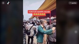 Viral! Video Anies Baswedan Terperosok ke Selokan, Warganet: Malunya Sampai ke Ubun-ubun