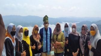 Terharu Sampai ke Puncak Kompe Kampar, Sandiaga Uno: Kangen ke Raja Ampat, Ke Sini Aja