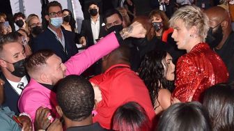 Perkara Foto, Pacar Megan Fox Ribut dengan Conor McGregor di MTV VMA 2021
