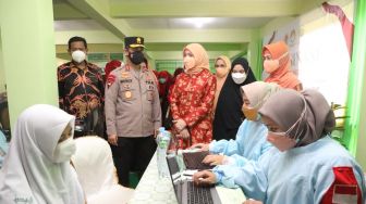 DWP Kemenpora Inisiasi dan Dukung Vaksinasi untuk Negeri di Makassar