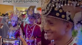 Kocak, Pengantin Salah Gandeng Saking Gugupnya Setelah Akad Nikah