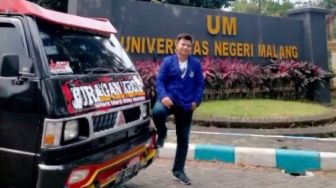 Anti Mainstream, Mahasiswa UM Ini Pakai Pick Up ke Kampus