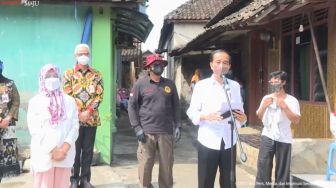 Dalih Jokowi Rajin Blusukan ke Daerah Tinjau Vaksinasi Door to door