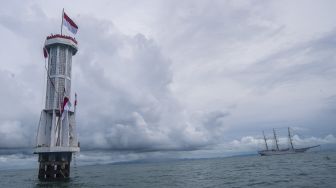 KRI Bima Suci bersama berlayar di Perairan Ambang Batas Laut (Ambalat), Nunukan, Kalimantan Utara, Senin (13/9/2021). [ANTARA FOTO/Muhammad Adimaja]