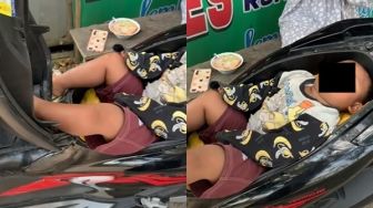 Viral Anak Ditidurkan di dalam Jok Motor, Aksi Ibunya Asyik Makan Es Bikin Salfok