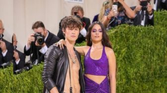 Putus, Ini 7 Potret Mesra Shawn Mendes dan Camila Cabello yang Jadi Kenangan