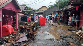 Banjir Bandang Melanda Pandeglang, Belasan Rumah Warga Rusak