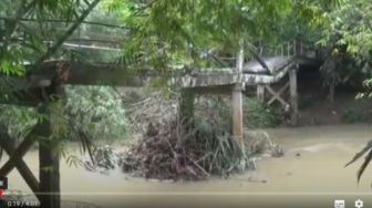Diterjang Banjir Bandang, Jembatan Penyeberangan di Trenggalek Hancur