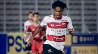 Ronaldo Kwateh Bertahan di Madura United