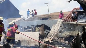 Lagi Salat Zuhur, Sohati Kaget Ada Ledakan dari Dapur, Pasrah Rumah Hangus Terbakar