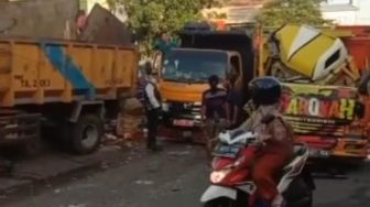 BRAAAK! Truk Pengakut Es Tubruk Truk Sampah di Ciledug Tangerang, Kondisi Mobil Ringsek